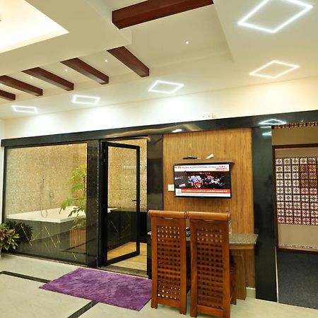 Krishnakripa Premium Residency Hotel Kochi Buitenkant foto