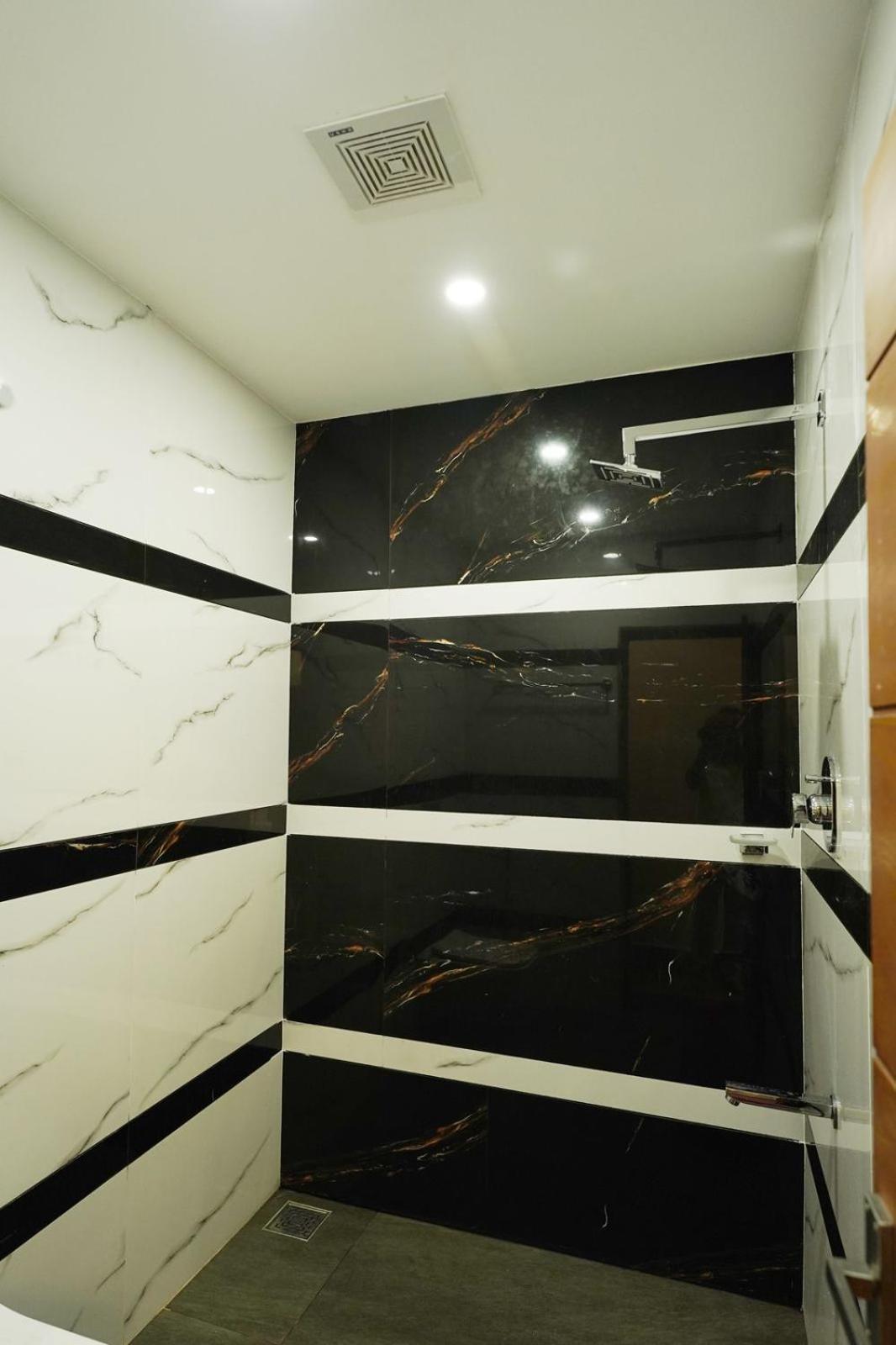 Krishnakripa Premium Residency Hotel Kochi Buitenkant foto