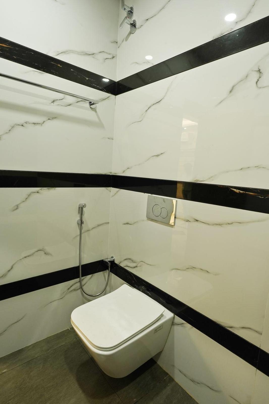 Krishnakripa Premium Residency Hotel Kochi Buitenkant foto