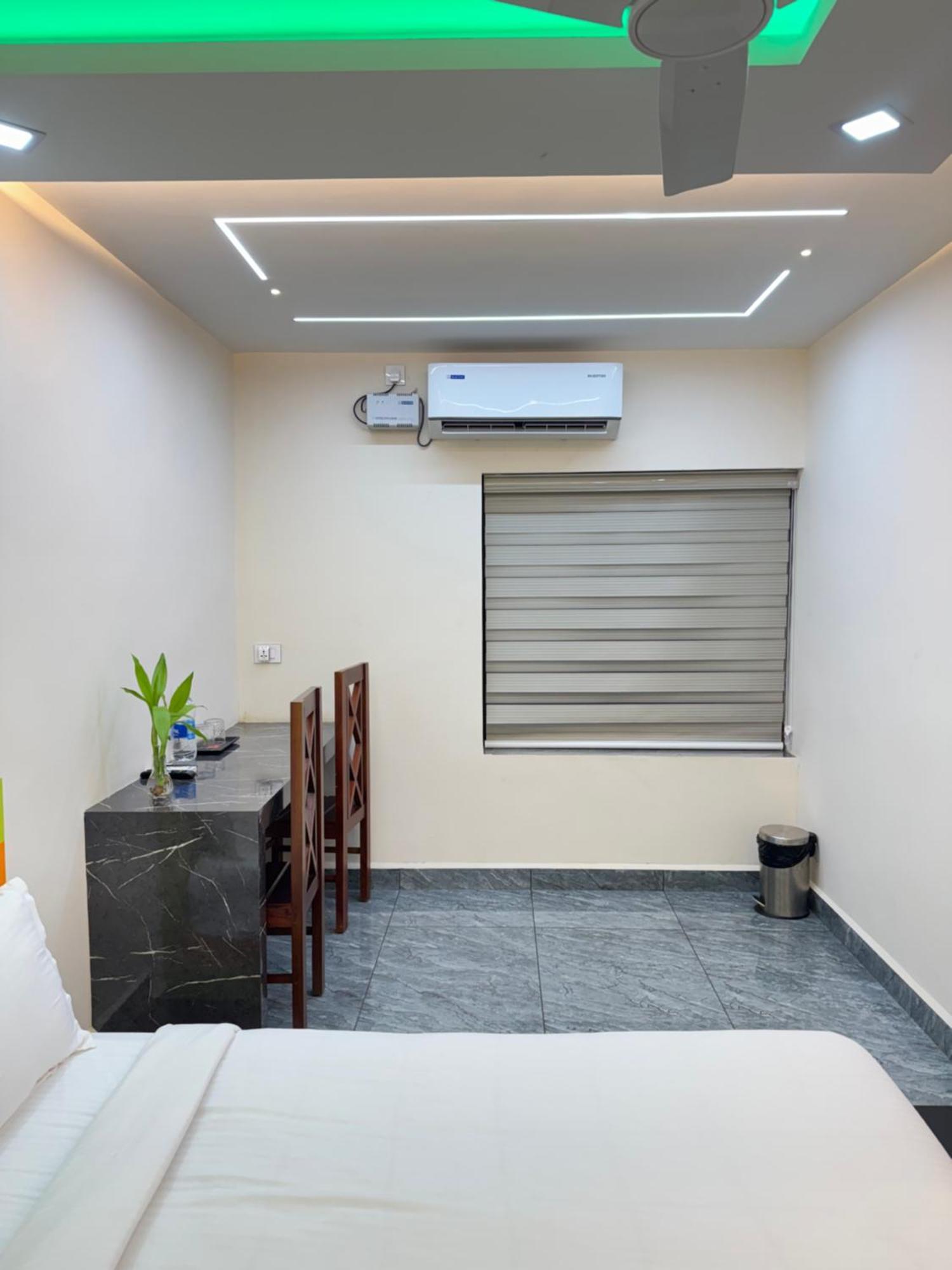 Krishnakripa Premium Residency Hotel Kochi Buitenkant foto