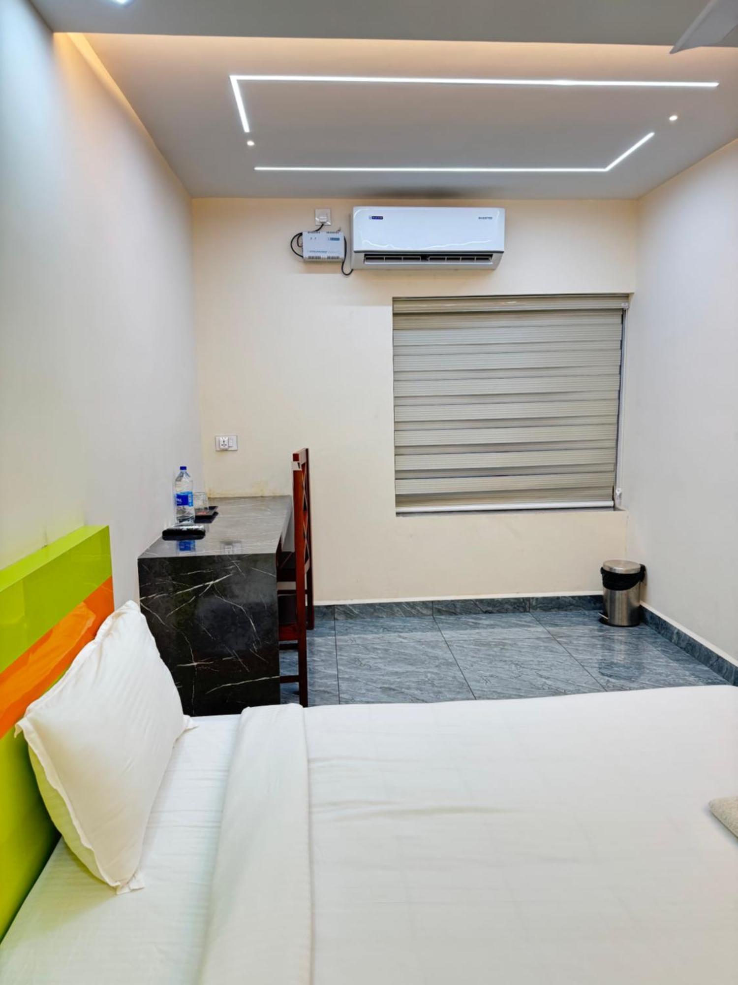 Krishnakripa Premium Residency Hotel Kochi Buitenkant foto