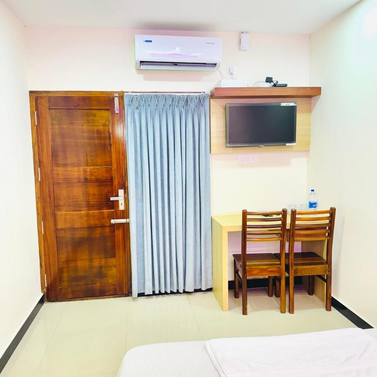 Krishnakripa Premium Residency Hotel Kochi Buitenkant foto