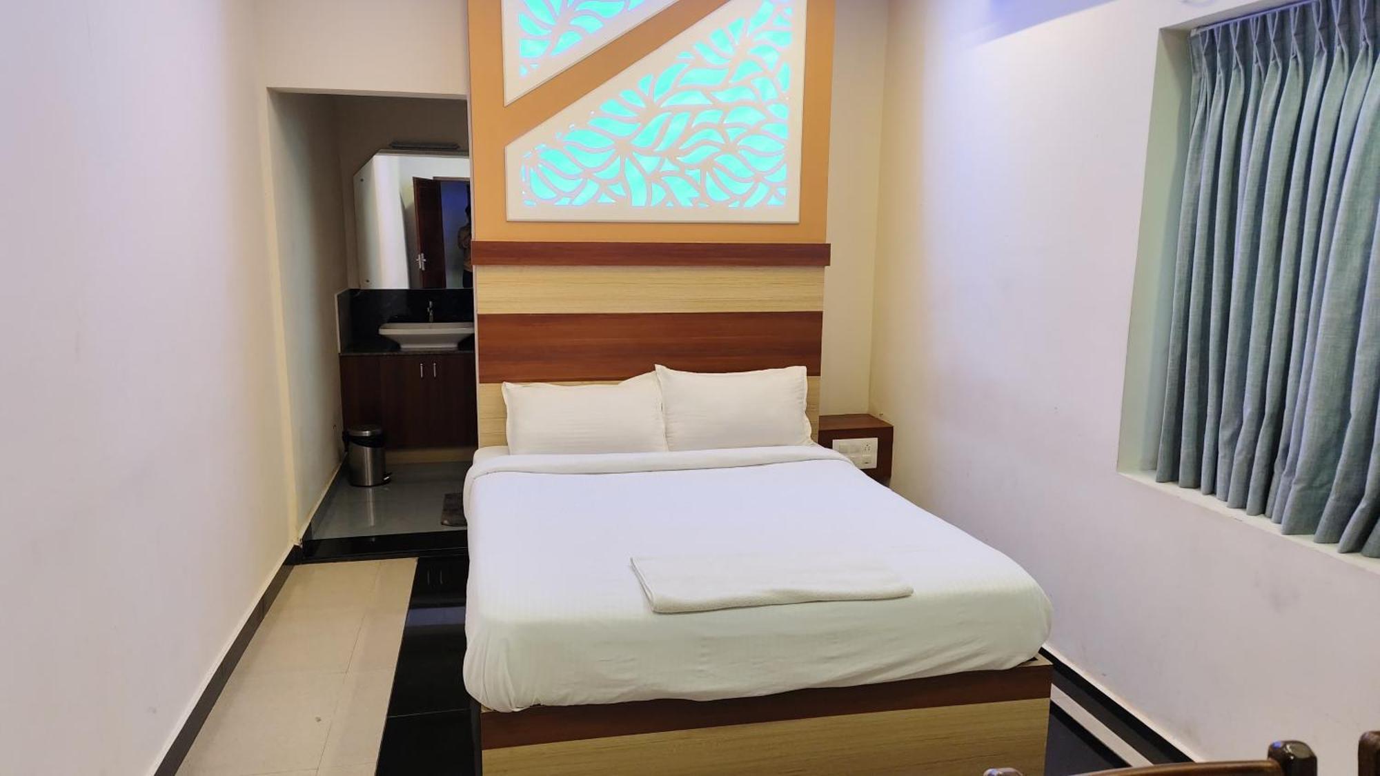 Krishnakripa Premium Residency Hotel Kochi Buitenkant foto